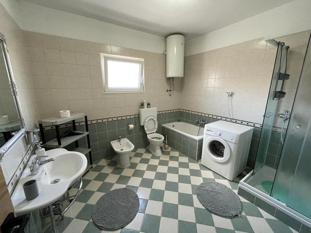 Apartman Kurtov Apartment Pakostane Bagian luar foto