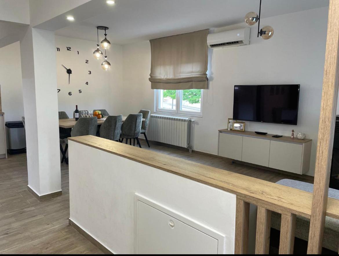 Apartman Kurtov Apartment Pakostane Bagian luar foto