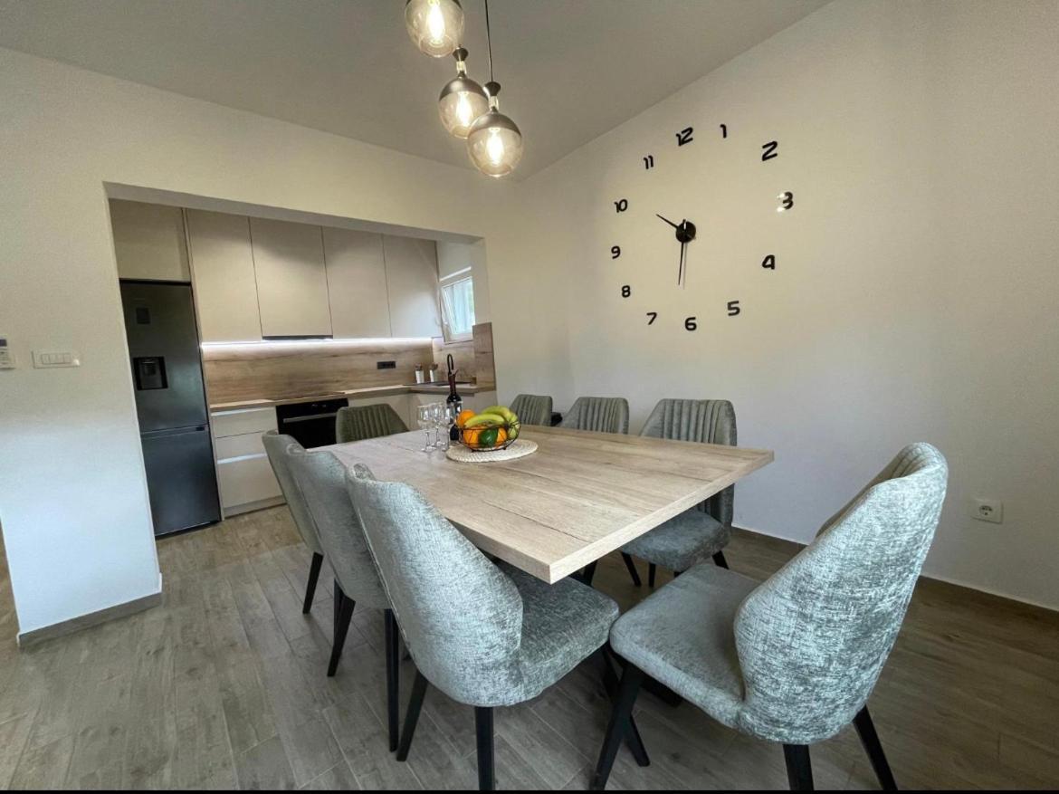 Apartman Kurtov Apartment Pakostane Bagian luar foto